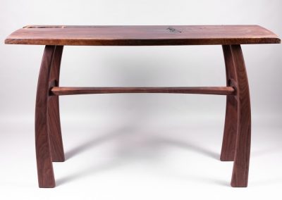 Entry table in walnut